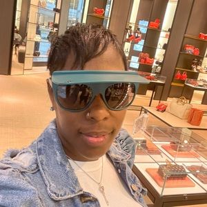 Meet your Posher, Lakita